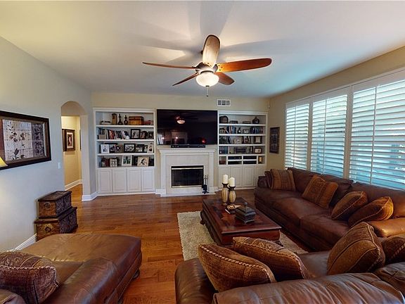 5th image of 3953 Holly Springs Dr