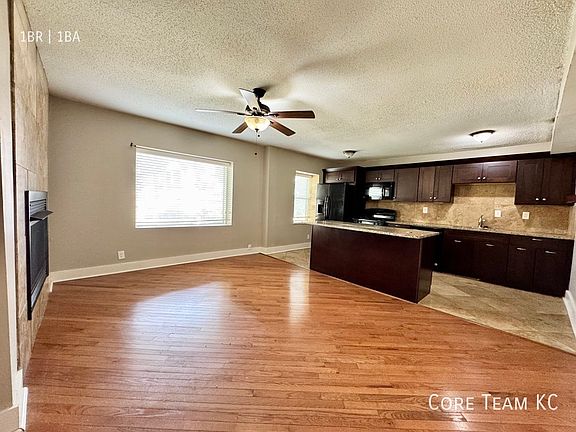 2nd image of 4328 Roanoke Pkwy #102