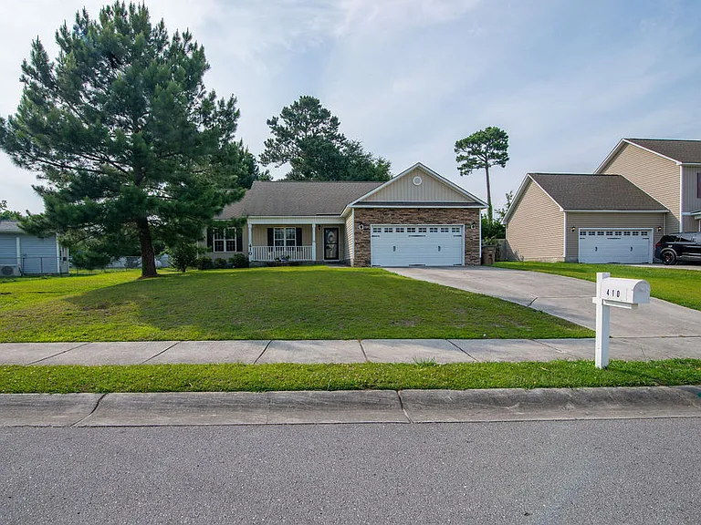 410 Jasmine Ln — Photo 2