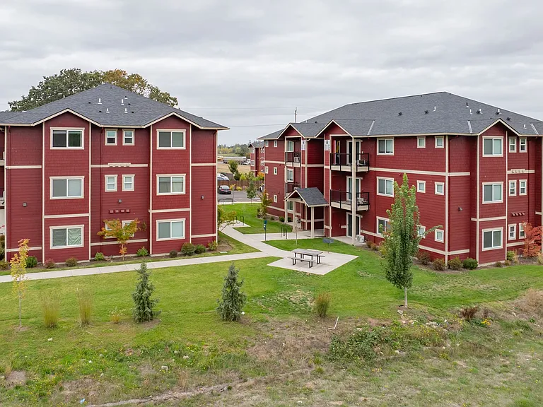 Colima Apartments — Photo 12