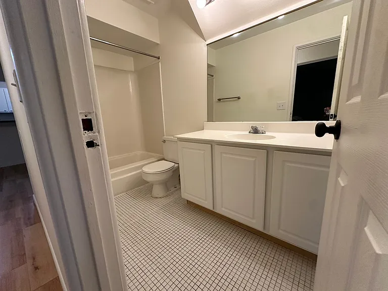 University Park Apartments near Cornell University — Photo 311