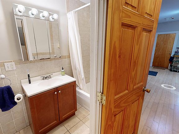 5th image of 27 Portsmouth St #1