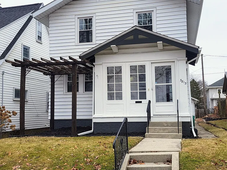 3813 S Wayne Ave — Photo 1