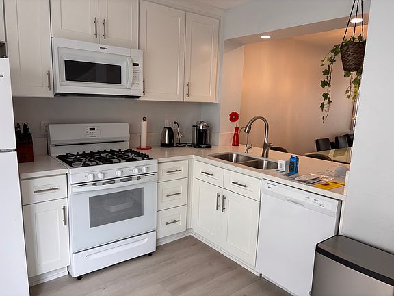2nd image of 8682 Villa La Jolla Dr Unit 5