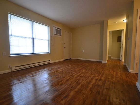 2nd image of 912 N Walnut Ave #20