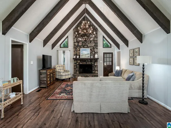 3021 Virginia Dr, Bessemer, AL 35023