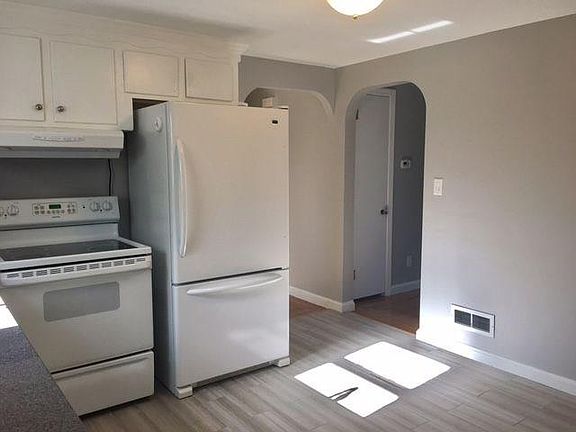 5th image of 332 Ferris Ave