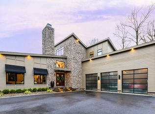 5 Parish Dr, Locust Valley, NY 11560