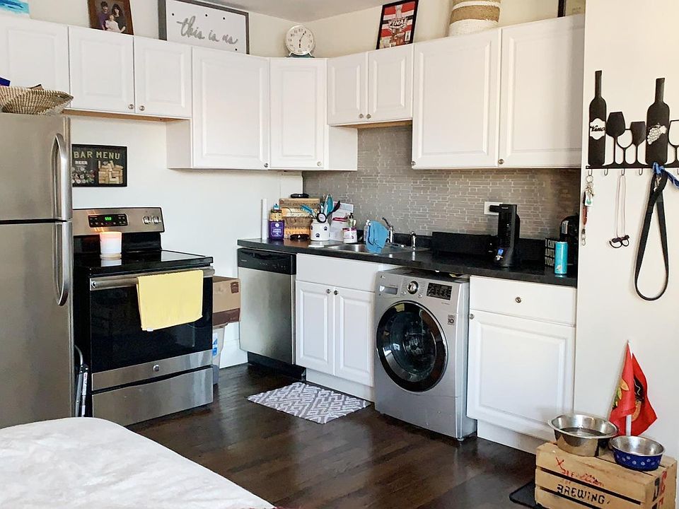 1st image of 3343-3345 N Marshfield Ave #202