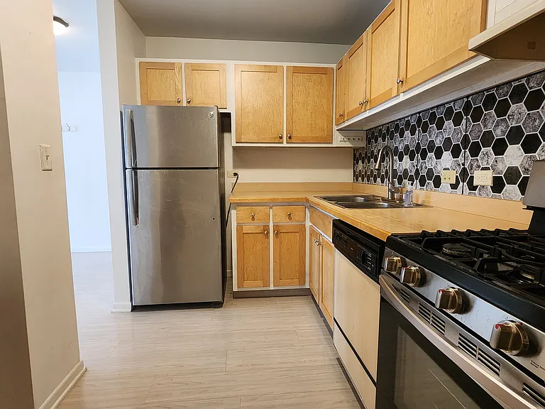 1095 Miller Ln — Photo 11