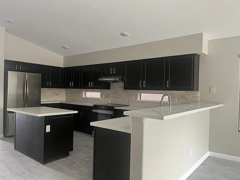 7211 W Irma Ln — Photo 2