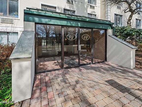 3rd image of 1535 E Putnam Ave APT 307
