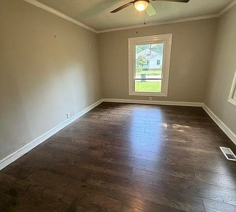 3rd image of 412 Midland Way