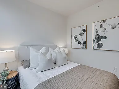 2224 Greenwich St — Photo 8