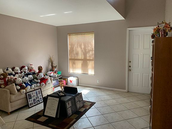4th image of 4380 Lake Lucerne Cir