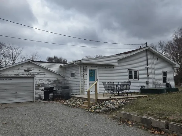 5894 S U Rd W, North Judson, IN 46366