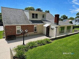 3rd image of 32 Homestead Avenue