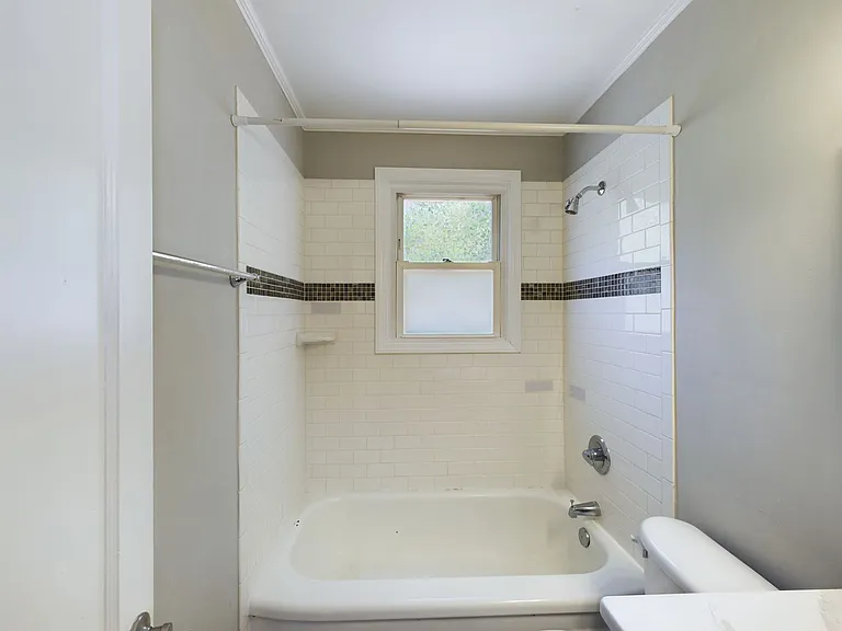2363 Bernard St — Photo 16