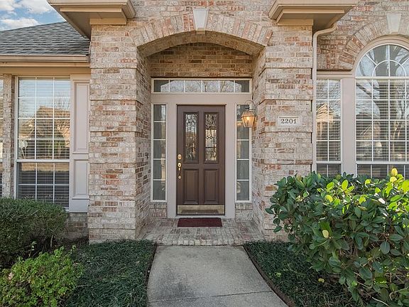 4th image of 2201 Beechwood Ln