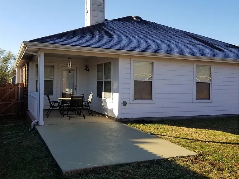 716 Alder Dr — Photo 5