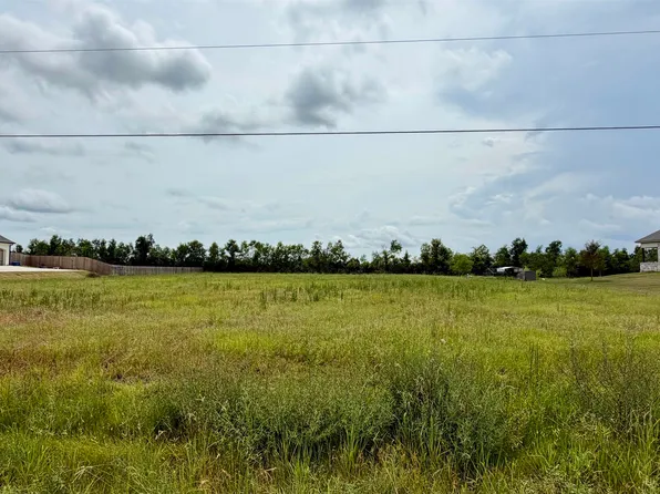 1067 Zoes Ct, Lake Charles, LA 70605