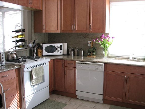 2nd image of 1627 N Maple Ave
