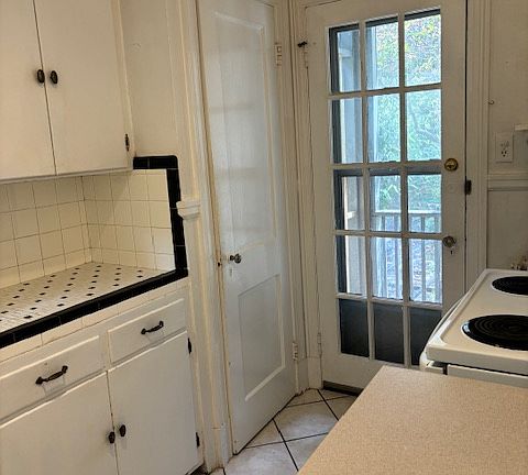 5th image of 4411 Bromley Ln #1