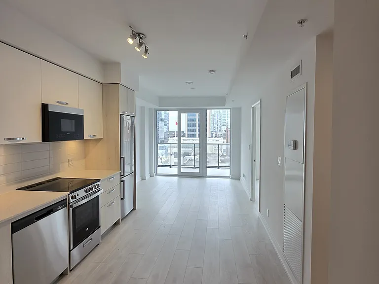 75 James St S #704 — Photo 12