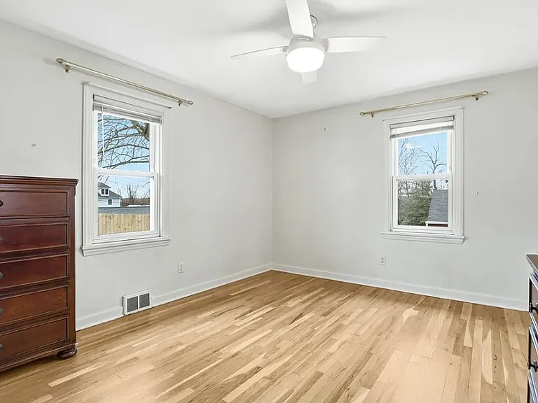 513 Lombard St — Photo 9