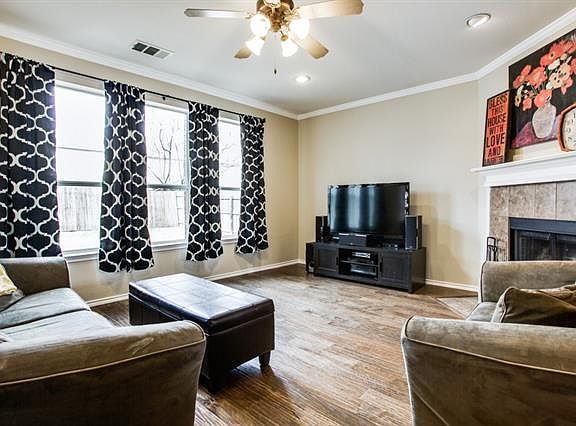 4th image of 10745 Emerald Park Ln