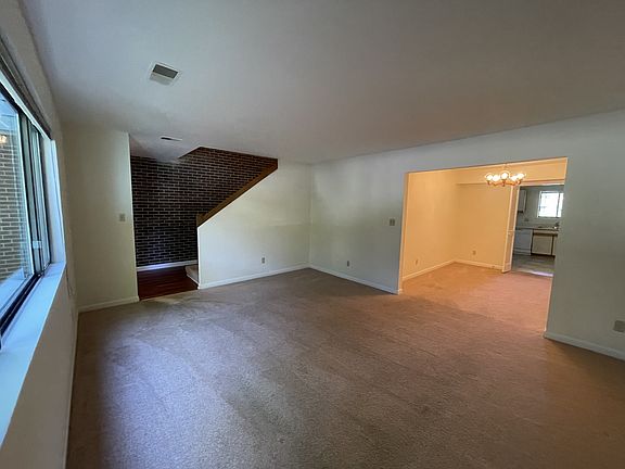 4th image of 101 Harvest Dr #1