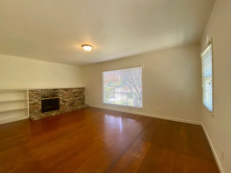 260 Colorado Ave — Photo 2