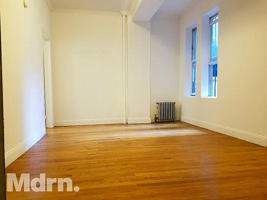 Rented by Mdrn Residential | media 7