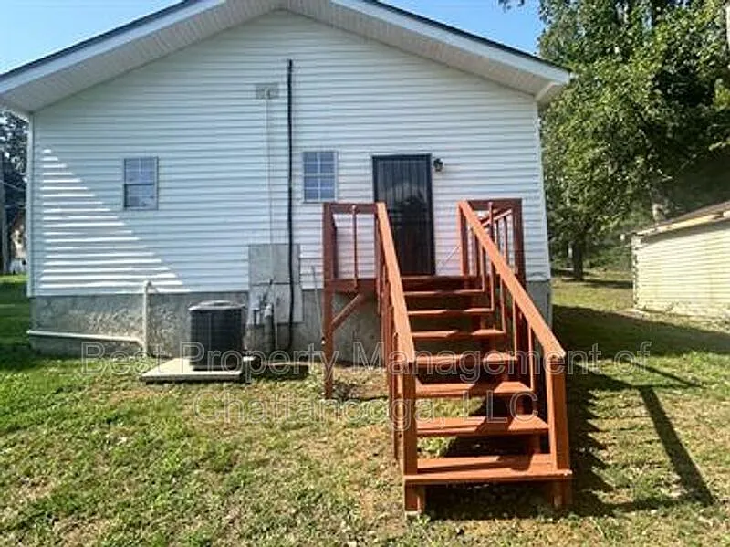 2 bed, 1.0 bath, 1040 sqft, $1,200 — Photo 3