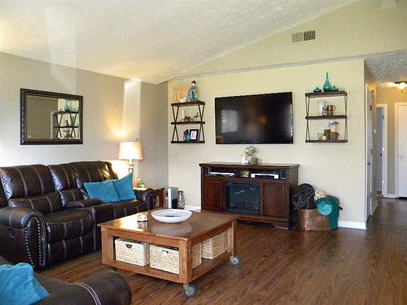 2nd image of 1577 Deer Lake Dr