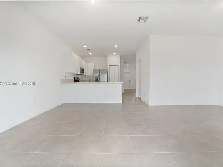 250 SW 159th Ln — Photo 7