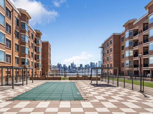 22 Avenue At Port Imperial image 27 of 31