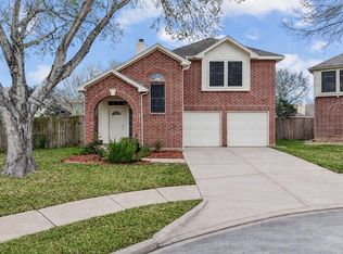 610 Oak Berry Dr, Kemah, TX 77565