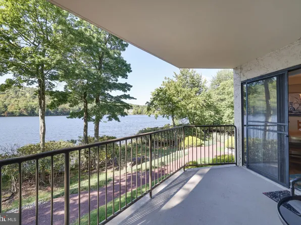 61 Midlake Dr #202, Lake Harmony, PA 18624