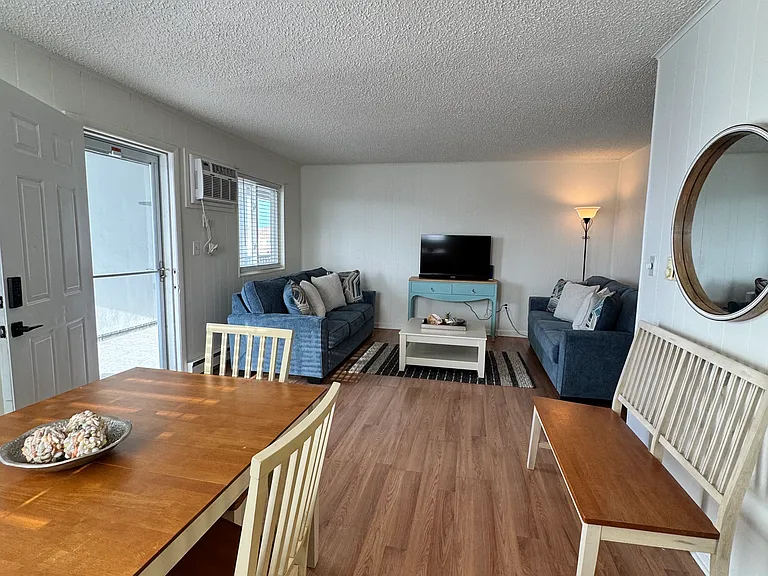413 Robin Dr #305 — Photo 3