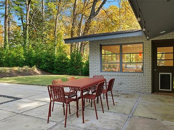 3rd image of 1470 Lavista Rd NE