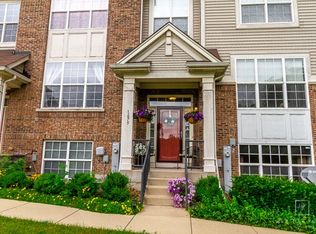 1679 Deer Pointe Dr, South Elgin, IL 60177