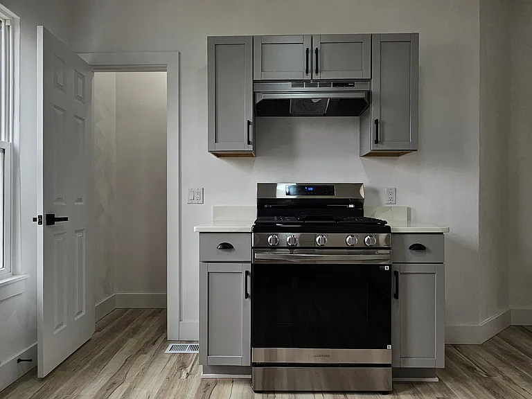 1035 Crosby St #1037 — Photo 32