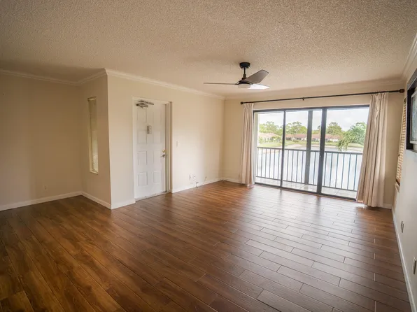 707 Sunny Pine Way #C2, Greenacres, FL 33415