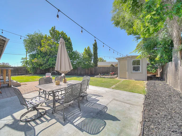 1024 Locust St — Photo 16