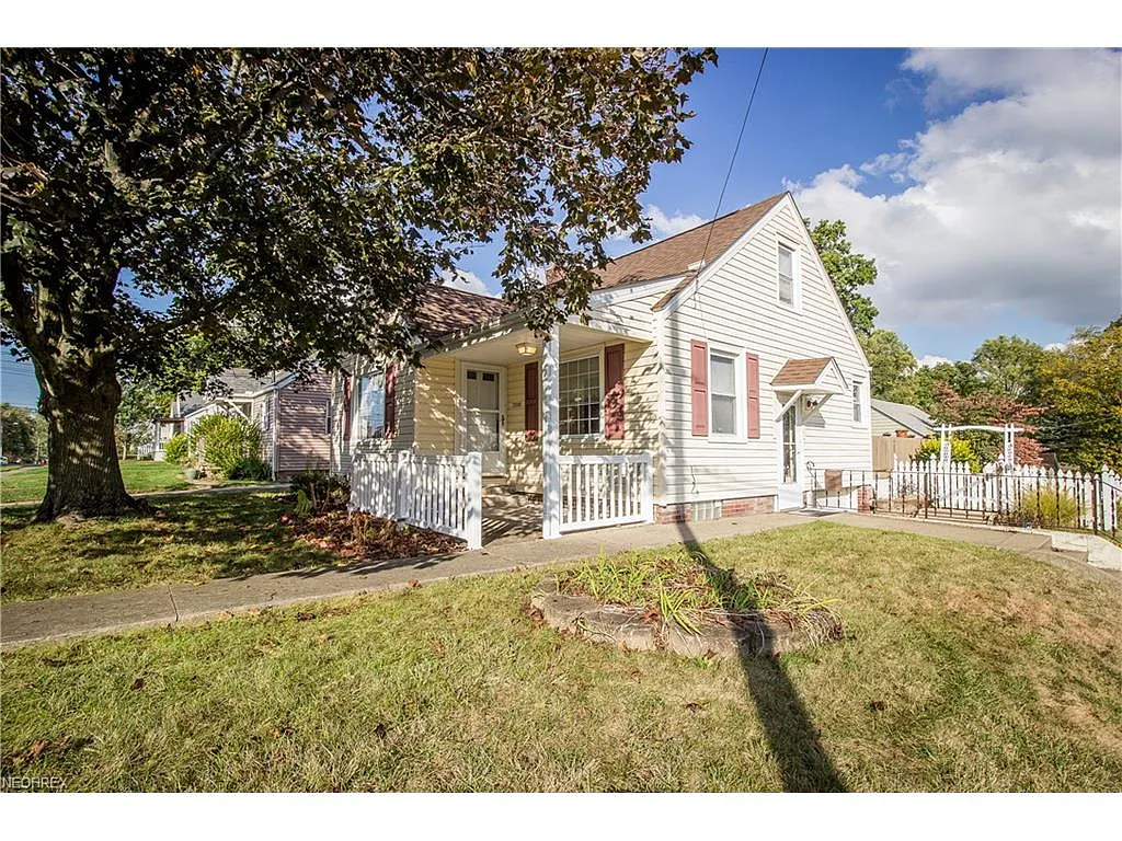 2500 Rowland Ave NE photo 1