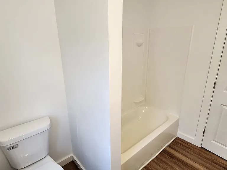 2320 Howe St — Photo 37