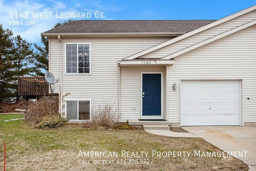 1142 W Leonard Ct NW