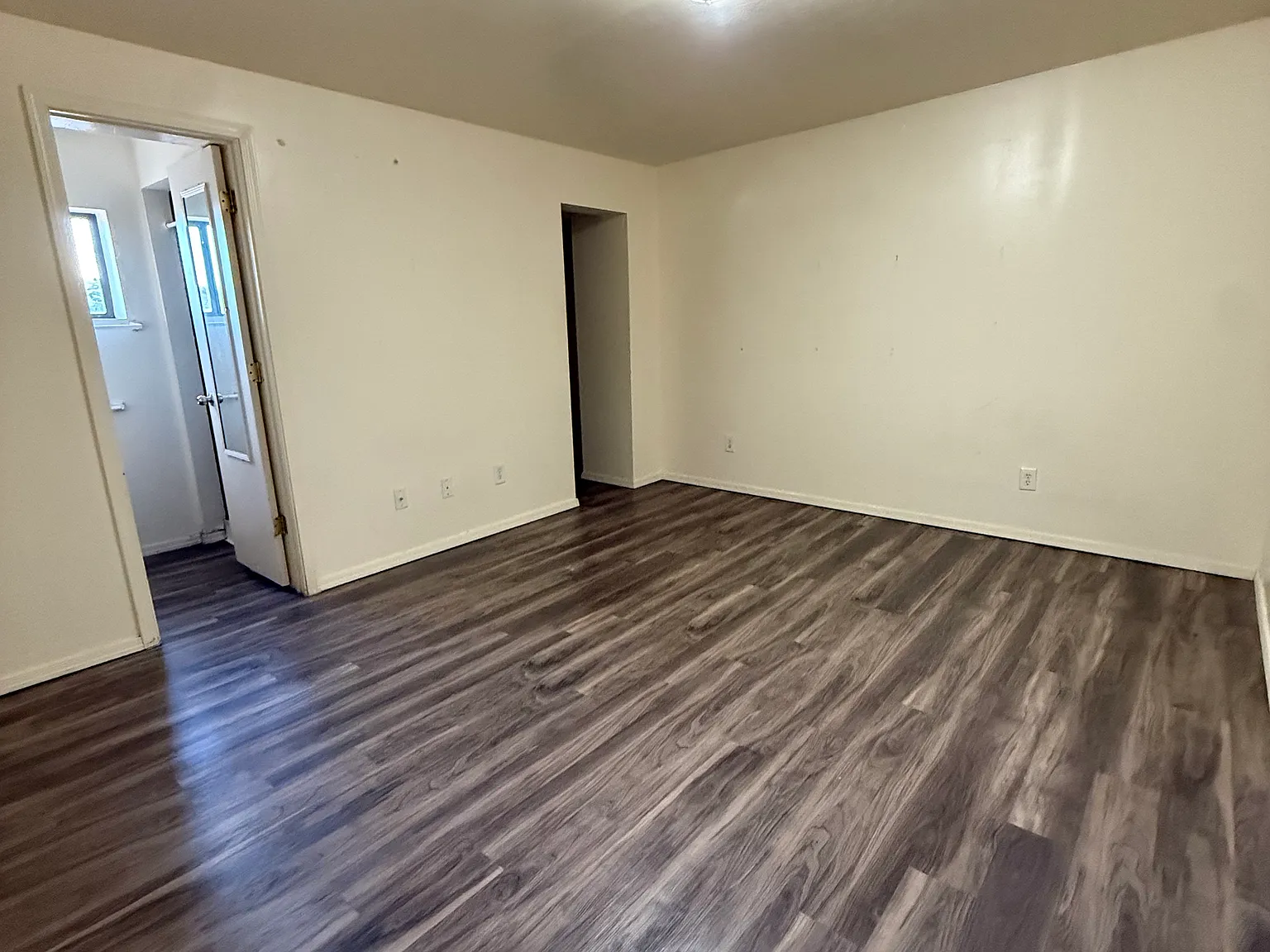 2 bed, 700 sqft, $900 — Photo 2