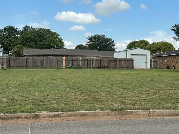 2055 W 7th Pl #19, Elk City, OK 73644